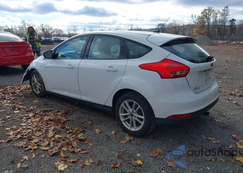 2017 Ford Focus Se z USA, uszkodzony, nr VIN 1FADP3K22HL242348